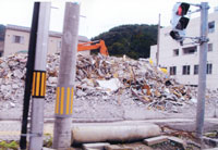 岩手県釜石市市街地。姿を残している建物はわずか。大半はくずれ、ガレキと化していた。
